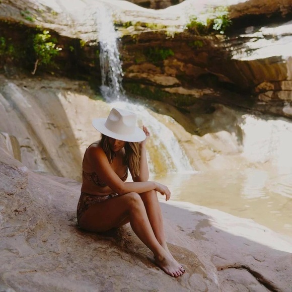 NWT WILL + BEAR Calloway Bone White Straw Felt Fedora
L - Picture 1 of 11